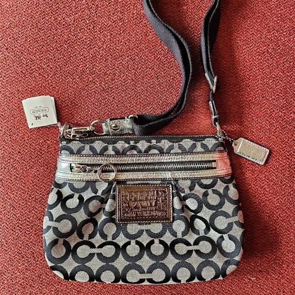Coach Handbags - NWT COACH Poppy Crossbody Bag